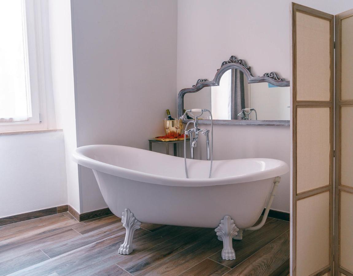 Corte Pietrantica - Charming Rooms & Suites Giovinazzo Εξωτερικό φωτογραφία