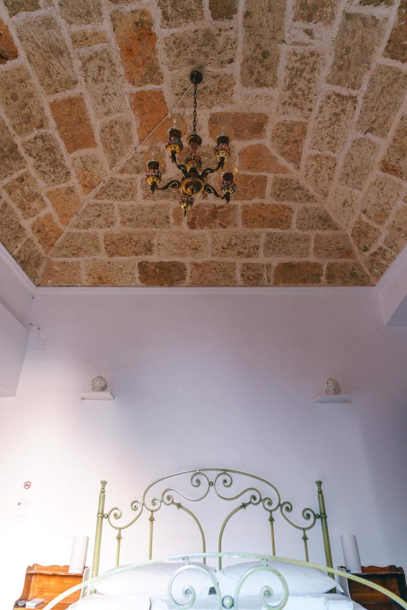 Corte Pietrantica - Charming Rooms & Suites Giovinazzo Δωμάτιο φωτογραφία