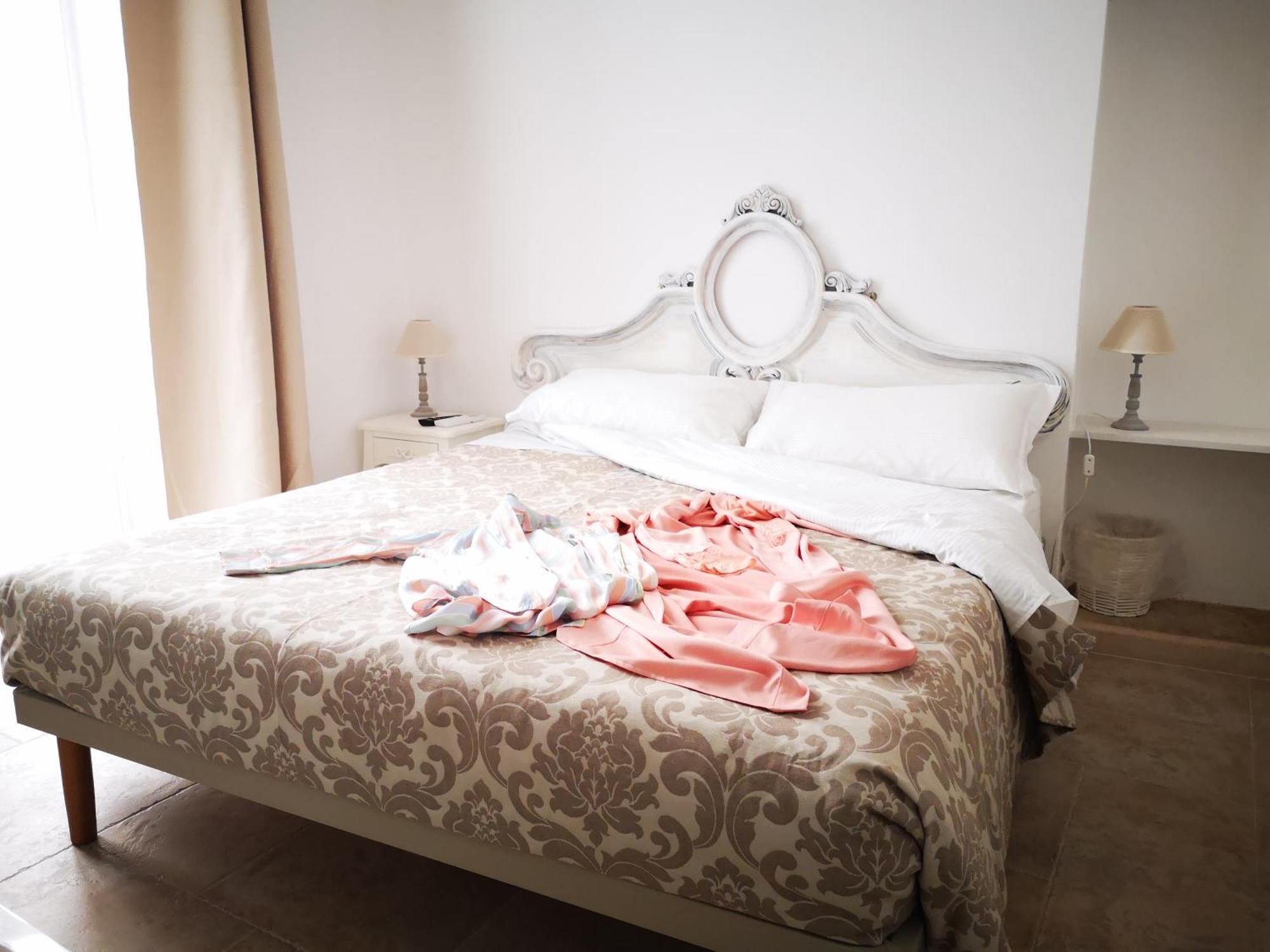 Corte Pietrantica - Charming Rooms & Suites Giovinazzo Δωμάτιο φωτογραφία